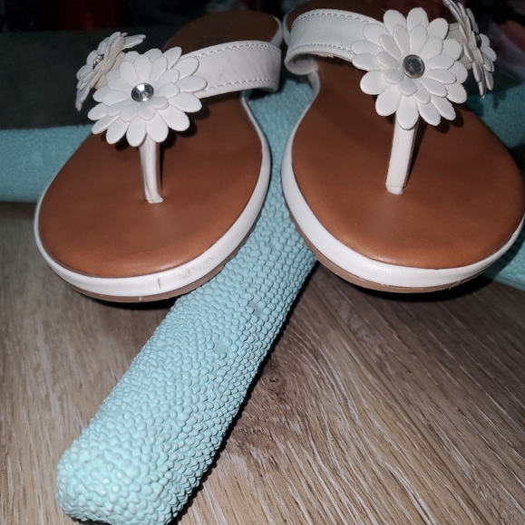 🇺🇲Girls Wave Zone faux leather white strap between toe bling sandal Sz 13 - Picture 4 of 6